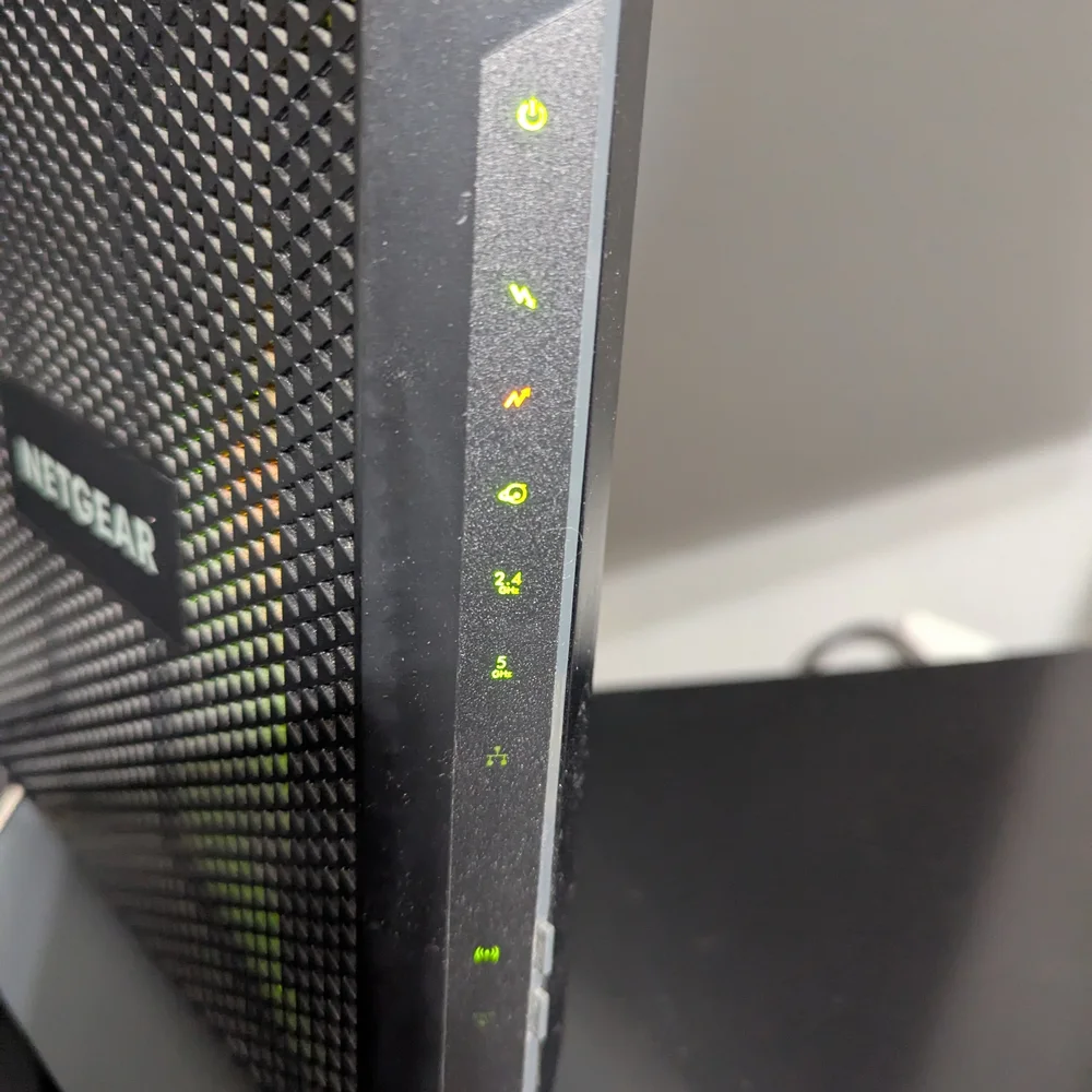 Netgear Nighthawk AC1900 Modem Router - Picture 4 of 10